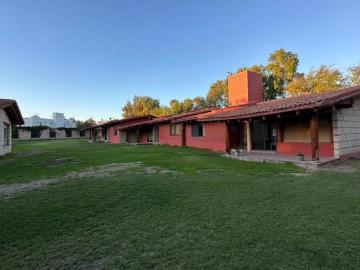 HERMOSA PROPIEDAD RESIDENCIAL. BUGAMBILIAS, TEQUISQUIAPAN. SUP. 2,994 m2