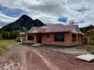 HERMOSA QUINTA, 3900 METROS PAMPACRESPO