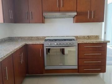 Hermosa Residencia en Exclusivo Coto Privado, rodeado de áreas verdes
