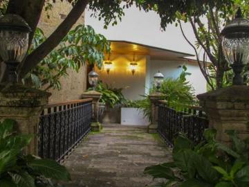 HERMOSA RESIDENCIA EN FRACCIONAMIENTO LOMAS DEL BOSQUE
