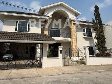 HERMOSA RESIDENCIA EN PETROLERA CHAIREL