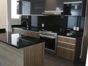 ¡HERMOSA RESIDENCIA EN PRIVADA ALTOZANO, MÉRIDA! Colindancia directa con el lago