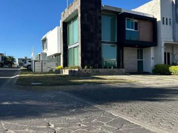 Hermosa residencia en venta Casa Fuerte – Coto El Vigía