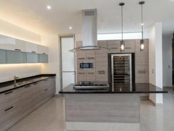 HERMOSA RESIDENCIA EN VENTA EN EXCLUSIVO COTO VILLA LA CIMA