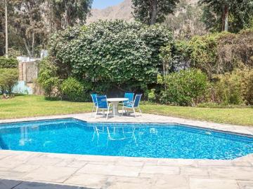 HERMOSA CASA CON PISCINA EN CONDOMINIO LA MOLINA
