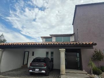 Hermosa Residencia en Venta. Residencial Tulipanes, Calimaya, Estado de México