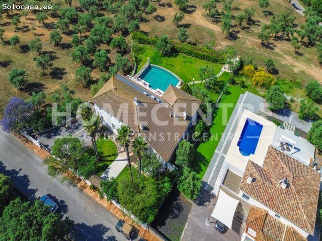 Hermosa villa con vistas al mar y la montaña