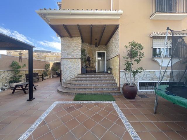 Hermosa villa en Vélez Málaga se encuentra en una zona tranq. 298m² Velez Malaga