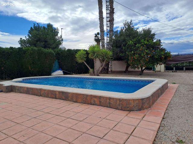 Hermosa villa independiente de campo con piscina privada, a poca distancia a pie de Catral Town