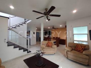 HERMOSA Y CÓMODA CASA EN RENTA