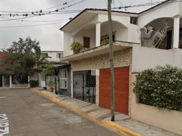 HERMOSA Y AMPLIA CASA EN CORDOBA, IDEAL PARA VIVIR EN UNA DE LAS ZONAS MAS TRANQUILAS DE VERACRUZ