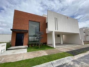 Hermosa y amplia casa en Cardell Residencial