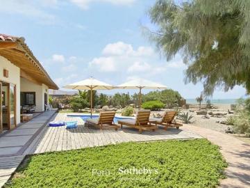 Hermosa y amplia casa en primera línea, con salida directa a la playa