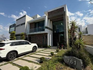 Hermosa y Moderna Casa en Venta y renta en Valle Imperial