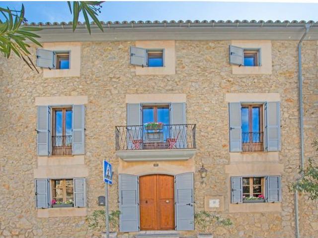 HERMOSO CASERON MALLORQUIN COMPLETAMENTE RENOVADO EN CALVIA PUEBLO