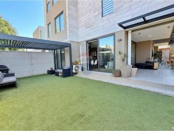Hermoso dpto con jardin privado semi nuevo | 2 Dormitorios por 8200.00 en La Reina