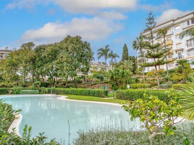 Hermoso reformado, cuatro dormitorios orientado al sureste. 204m² Marbella