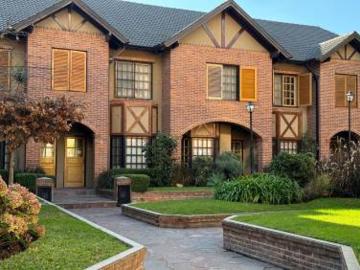 HERMOSO TRIPLEX DE 4 AMB+PLAYROOM COCHERA Y PATIO