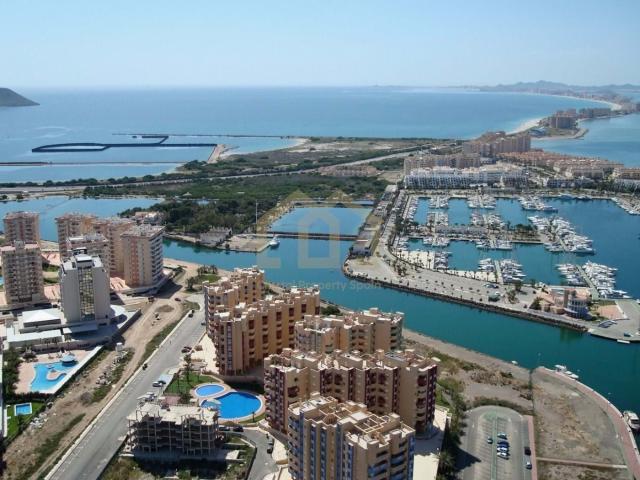 HERMOSOS APARTAMENTOS CON VISTAS AL MAR EN LA MANGA