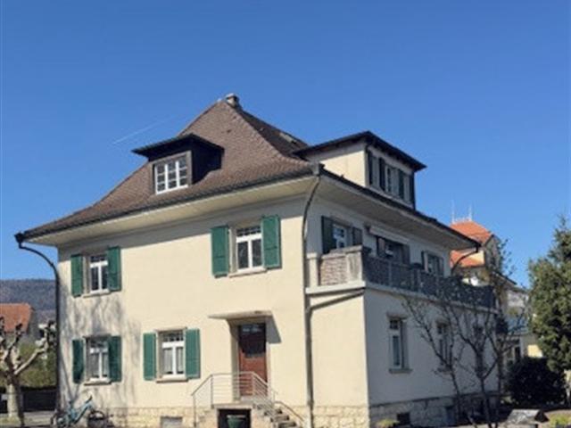 Herrenhaus mit Wohnhaus und Geschäftsräumen
