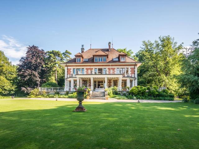 Herrenhaus in denkmalgeschützter Landschaft