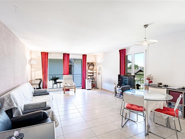 Herrlich helle 2.5 Zimmerwohnung mit eigenem Balkon