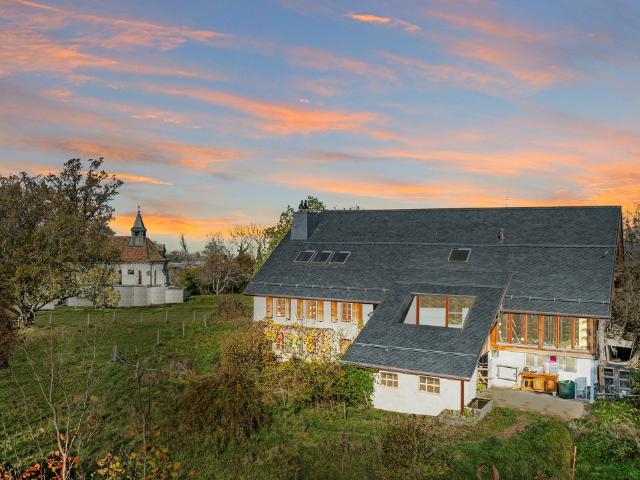 Herrlich renoviertes Bauernhaus mit Ställen in Attalens