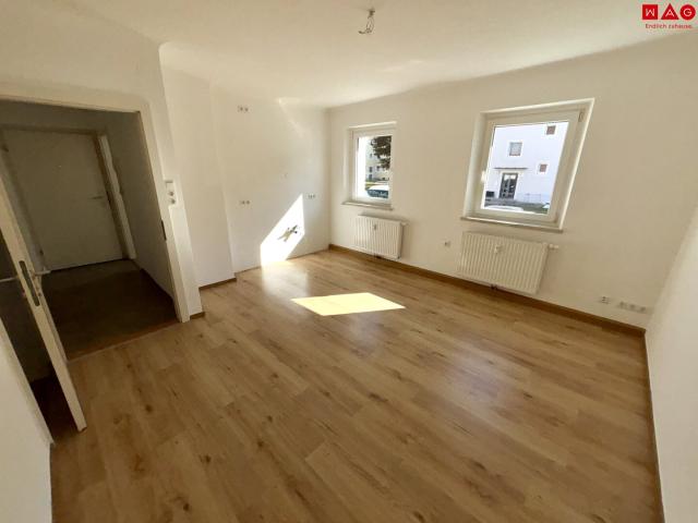 herrlich sanierte erdgeschosswohnung mit moderner wohnküche, stilvollem badezimmer und grünblick in ruhiger siedlungslage mit ausgezeichneter infrastruktur, ideal für kleine familien!