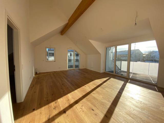 Herrliche 3 Zimmer Dachgeschoss Wohnung mit traumhafter Loggia