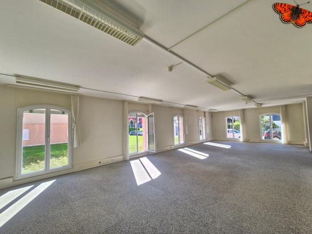 HERRLICHE GEWERBEFLÄCHE VON 236 m²