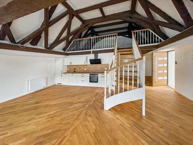 Herrliche, große Loft Maisonette Wohnung derzeit vermietet Denkmalschutz