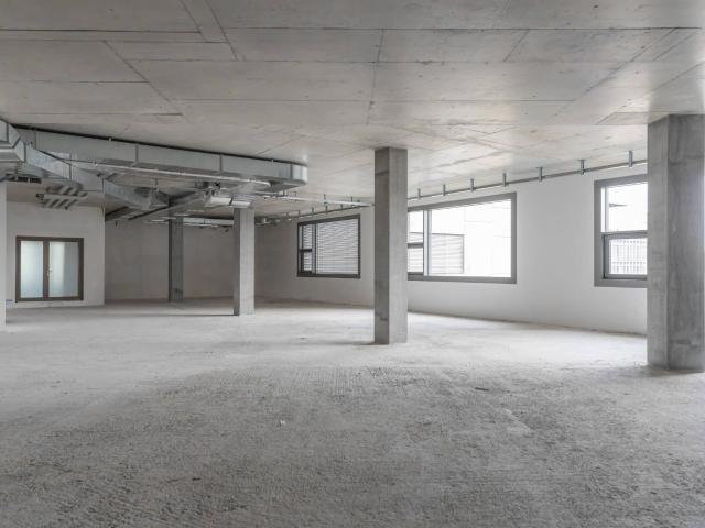 Herrliche Fläche von 300 m2 im 2. Stock eines modernen Gebäudes