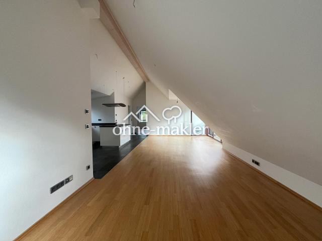 Herrliche lichtdurchflutete 3 Zimmer Dachgeschosswohnung Inmitten von Waldtrudering