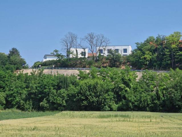 HERRLICHER AUSBLICK AN DER WAGRAMKANTE: MODERN, MASSIV & HOCHWERTIG WOHNEN IN DER WEINREGION MIT BESTER INFRASTRUKTUR