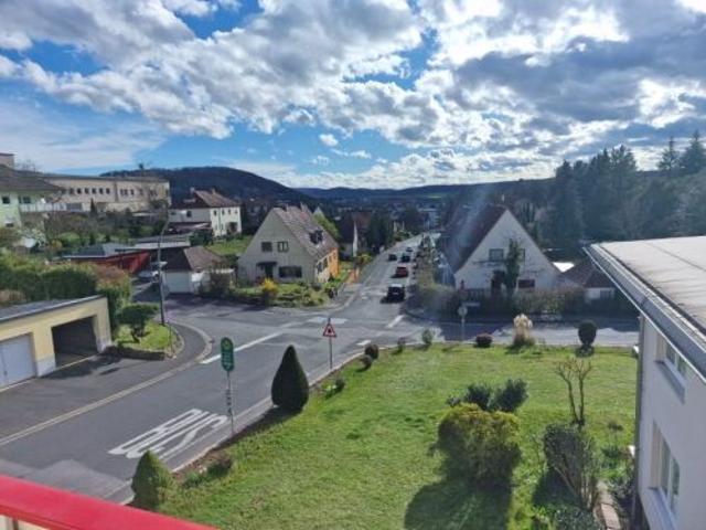 Herrlicher Ausblick in ruhiger Lage 3 Zimmer Eigentumswohnung mit Balkon und Garage in 97688 Bad Kissingen ID 10429