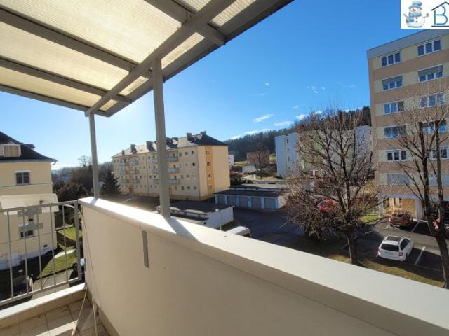 Großzügige 4 Zimmer mit 2 Balkonen und Ausblick