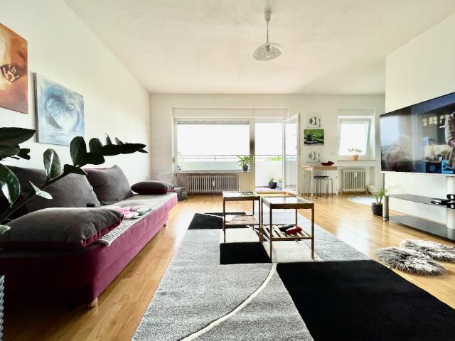 Herrlicher Fernblick offene 1,5 Zimmer Whg mit Balkon, gepflegtes Haus mitten im Rhein Main Gebiet