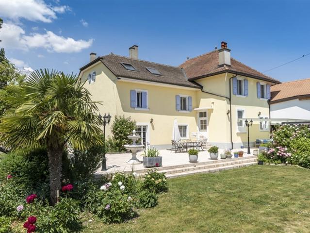 Herrliches Dorfhaus von 3 Einheiten mit Terrasse und Garten