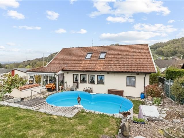 Herrliches Familienparadies mit Gartenidylle und Pool