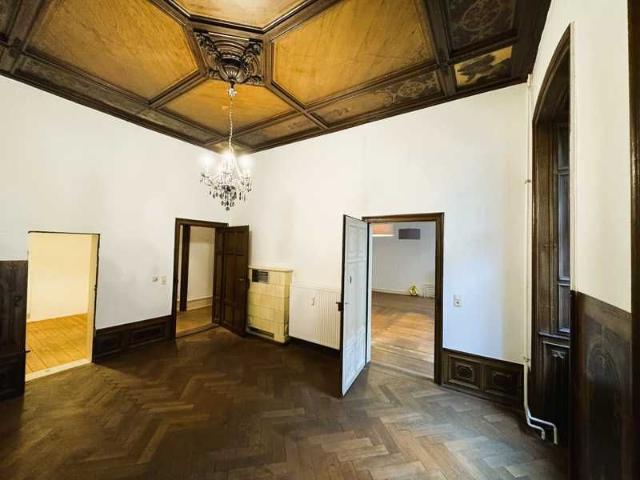 ! Herrschaftliche 4 Zimmer Altbau Wohnung WGs Willkommen !