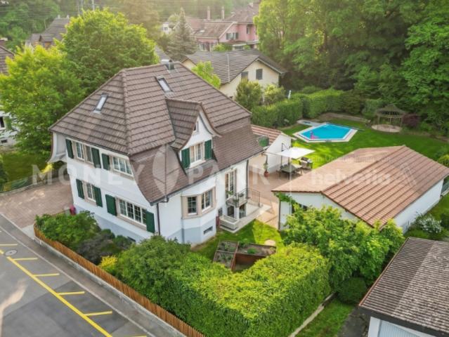 Herrschaftliche Liegenschaft mit Pool und Baulandreserve