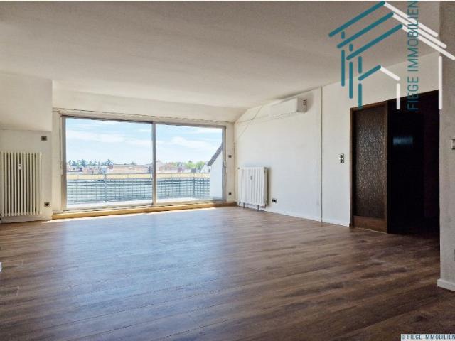 HEUSENSTAMM: Großzügige, klimatisierte Dachgeschosswohnung mit toller Dachterrasse im Herzen von Heusenstamm