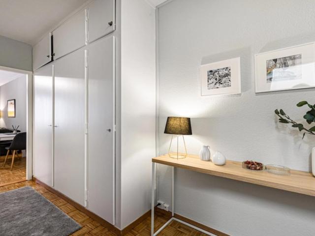 HH, Swiss, Geneva, Richemont 7, 32