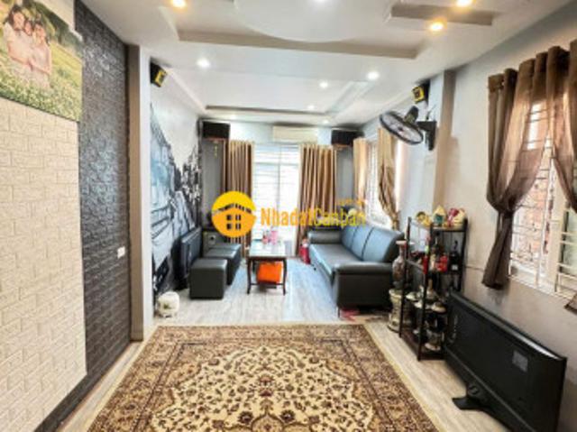 Hiếm, nhỉnh 7 tỷ có nhà ở ngay trung tâm phố cổ ngọc lâm 32m, 5t, ô tô chạy qua nhà