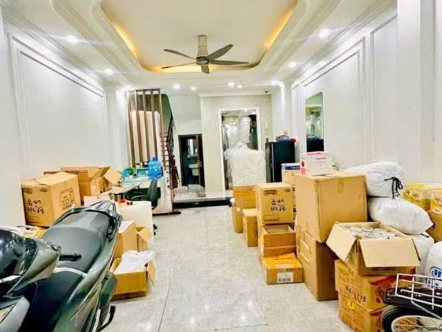HIẾM Nhà Hoàng Cầu 50m Phân lô Ô tô Thông sàn kinh doanh Giá tốt