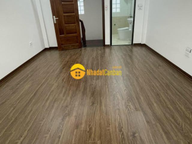 Hiếm. nhà đẹp phúc lợi, long biên 5t, 32m2, chỉ 6,05 tỷ ô tô đỗ sát nhà
