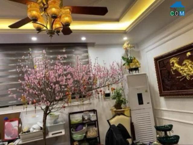 Hiếm! Nhà phân lô Hoàng Quốc Việt 64m 4T MT 6m, ô tô 7 chỗ đỗ cửa, cách phố 80m, giá 17,9ty