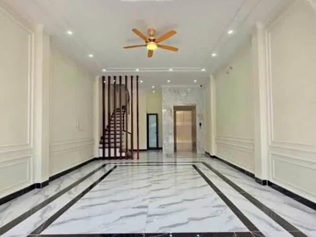 Hiếm Bán Nhà 55m, 7 Tầng Trung Tâm Nguyễn Văn Cừ, Đi Bộ Ra Chợ 20m Ra Phố, Thang Máy Giá 10 Tỷ
