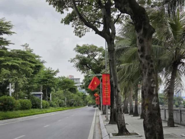 Hiếm! Bán nhà Lạc Long Quân – 90m², 3 tầng, gần Hồ Tây, sổ đỏ chính chủ, giá 13.9 tỷ