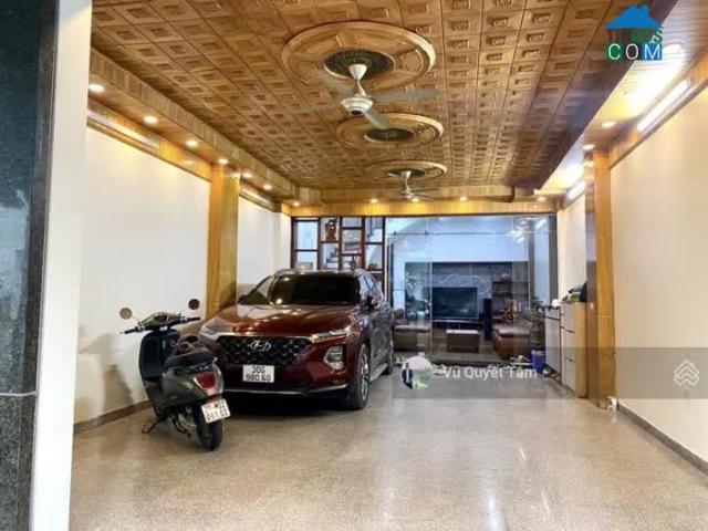 Hiếm bán nhà phân lô Việt Hưng Long Biên 75m2 MT 5.6m vỉa hè ô tô tránh nộ thất xịn kinh doanh